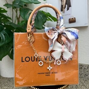 🤍🩷Louis Vuitton Gift Bag Tote🤍🩷